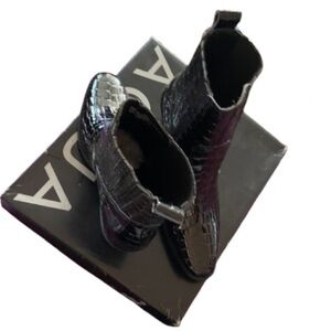 The best in fashion booties....Aqua!​​​